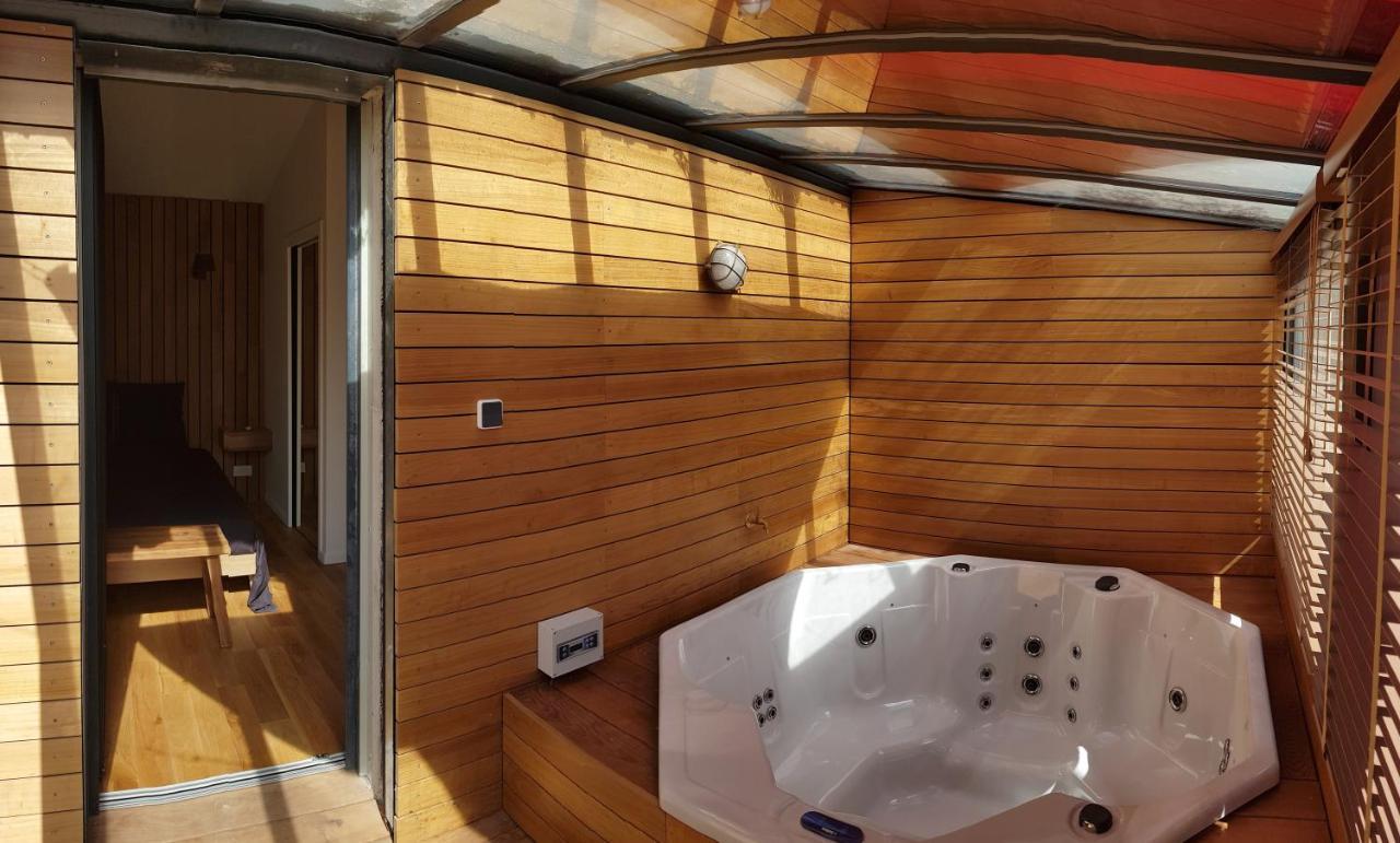 Le Mazet Des Amants, Cabane En Bois Avec Jacuzzi Privatif Avignon Exteriör bild