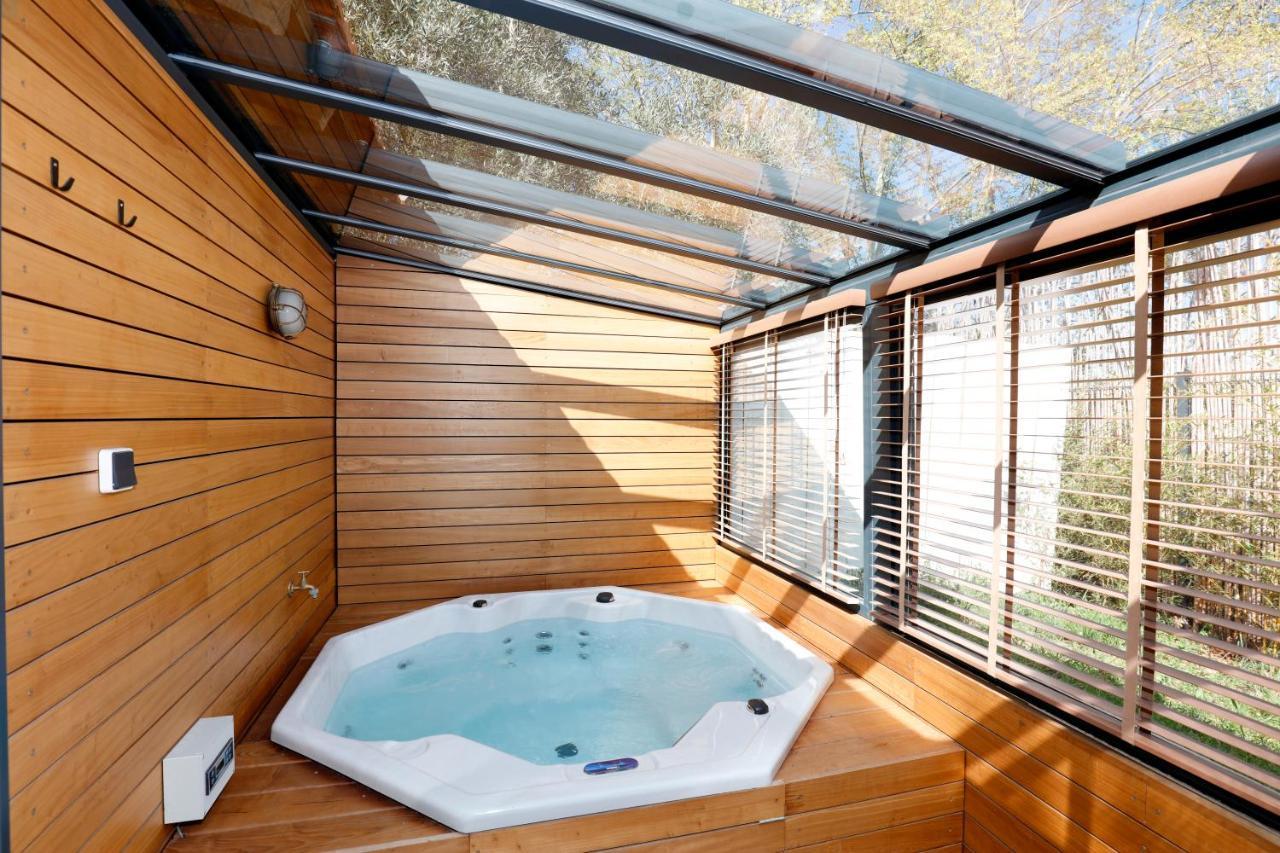 Le Mazet Des Amants, Cabane En Bois Avec Jacuzzi Privatif Avignon Exteriör bild