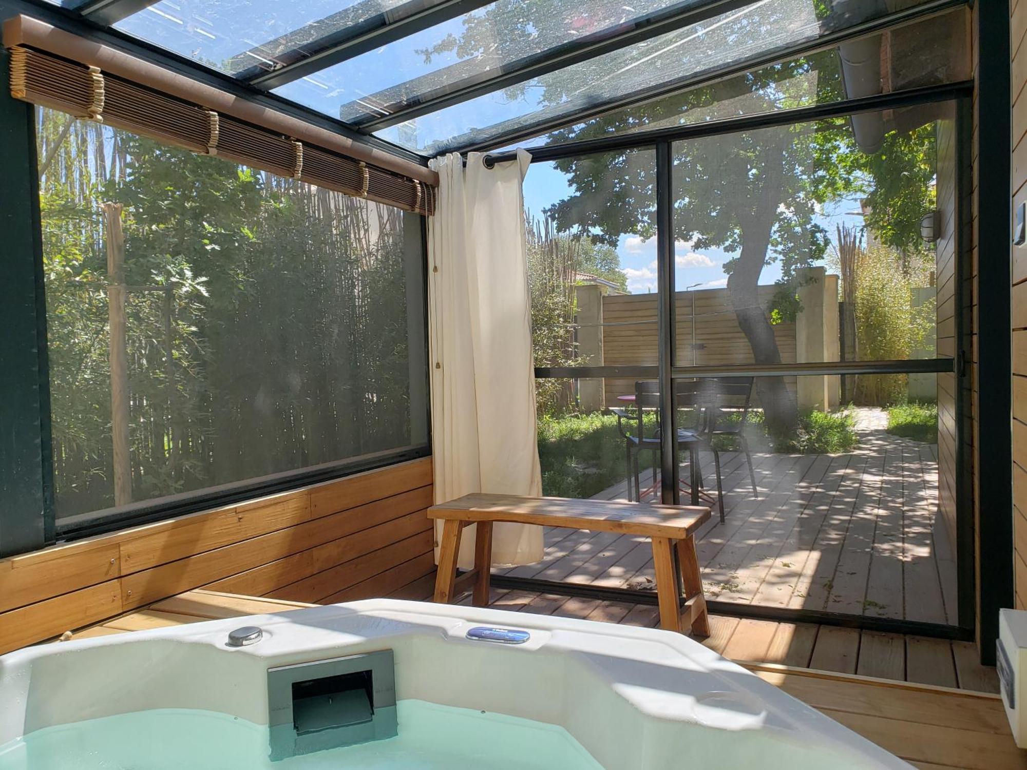 Le Mazet Des Amants, Cabane En Bois Avec Jacuzzi Privatif Avignon Exteriör bild